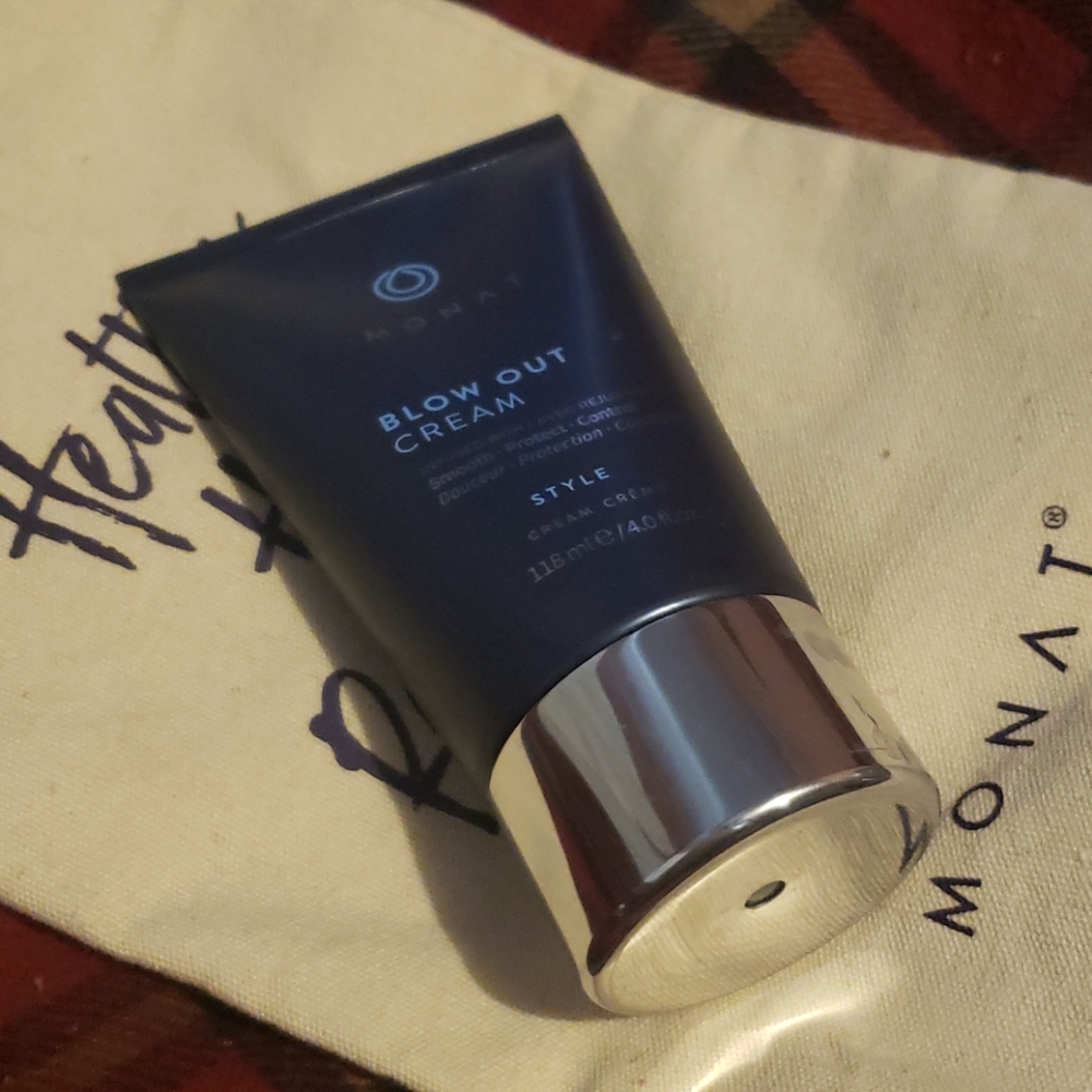 Monat blow out cream